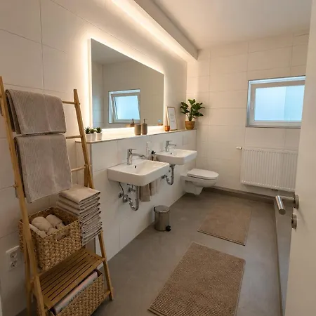 Modernes In Center Apartment *